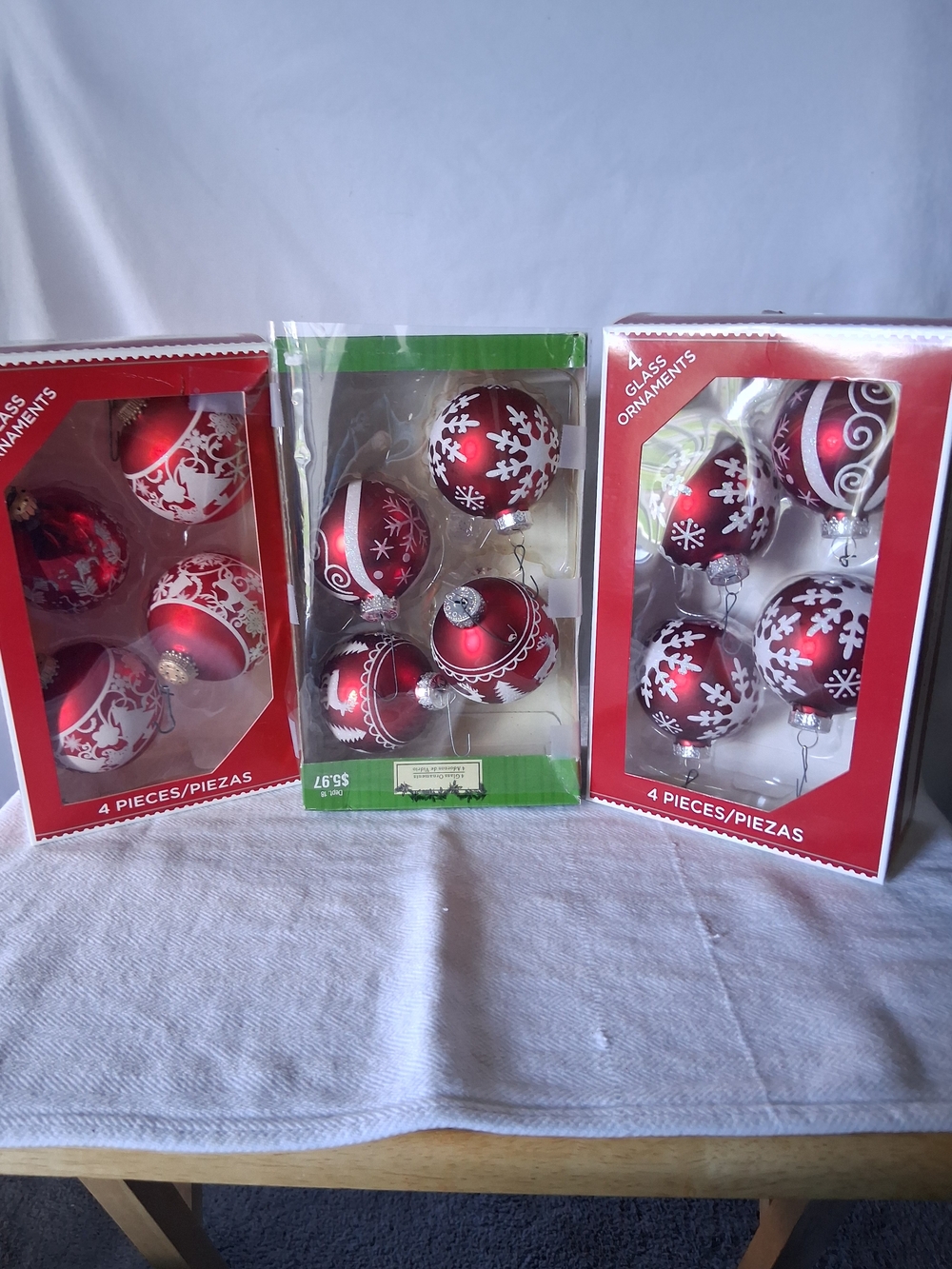 Red Decorative Christmas Ornament Bauble Set - 4-Pack